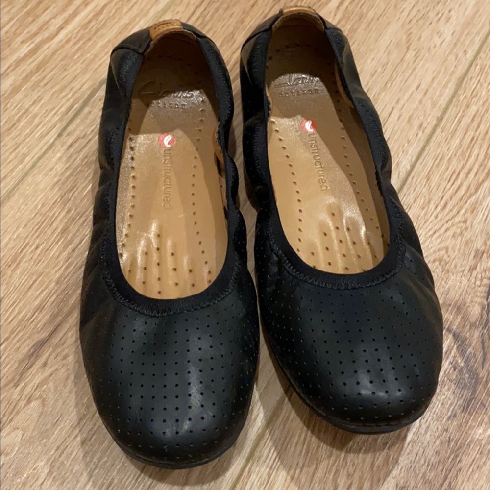 Clark’s Artisan Unstructured ballet black flats